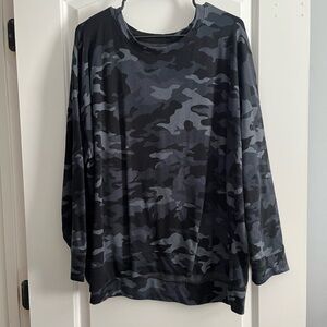 🚨3 for $15🚨 Terra & Sky Grey Camo Sweatshirt